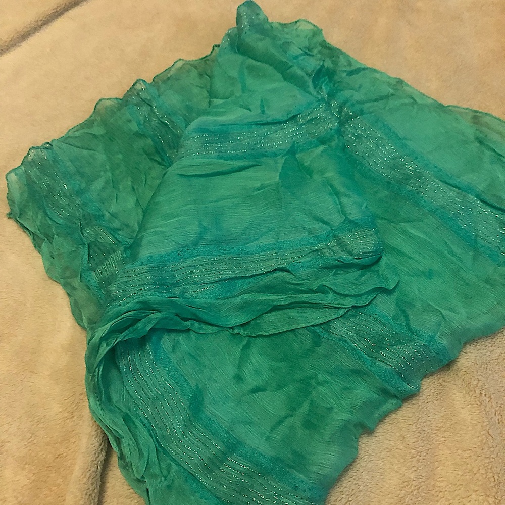 Scarf. Mint green. 18”x52”. Sparkly inserts.